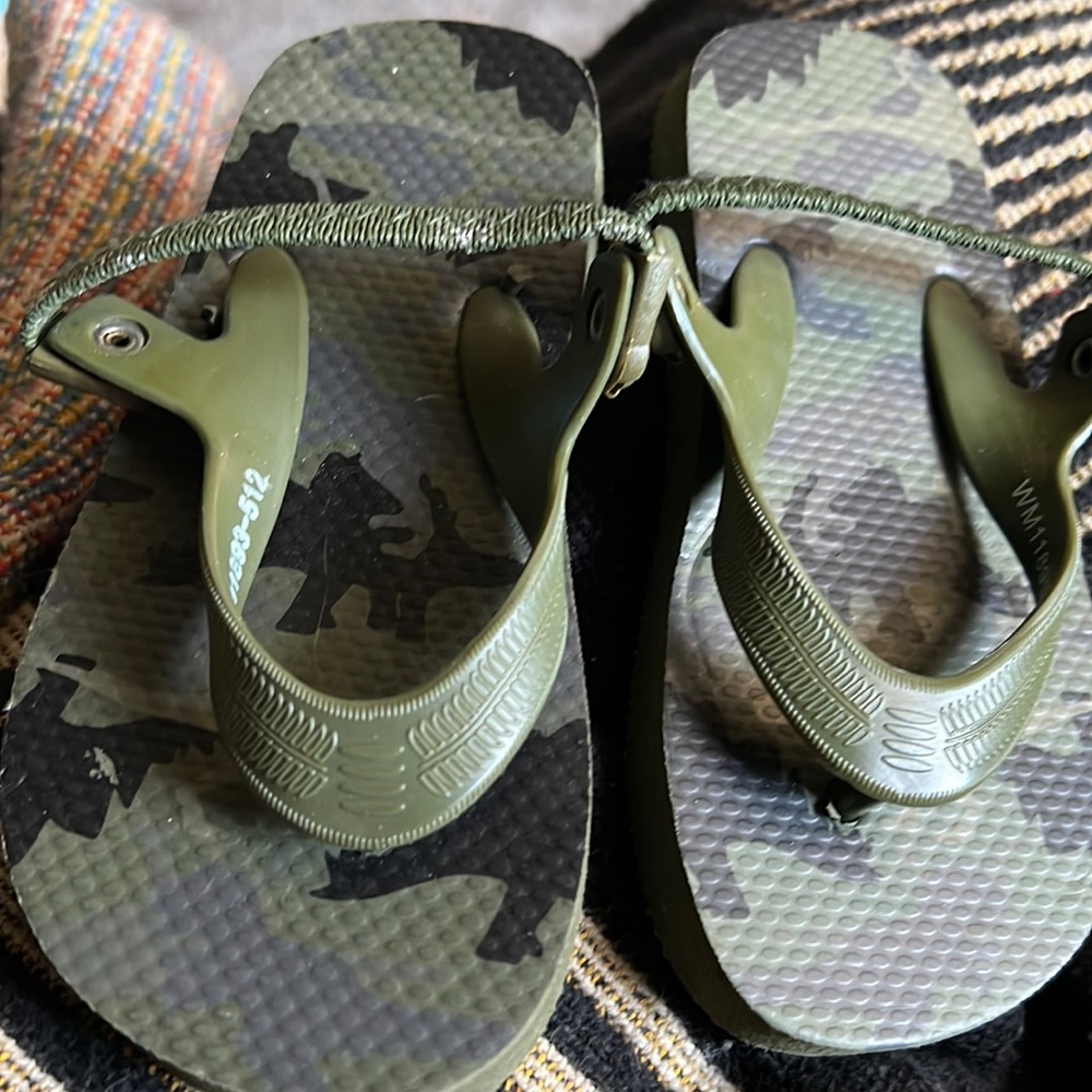 Regular 7/8 Camo flip flops kids with elastic back